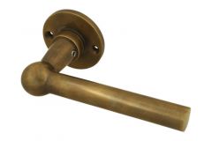 Enkele deurklink L model "Chemin de fer" messing verouderd
