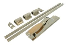 Espagnoletsluiting messing vernikkeld beukenhout (1930)